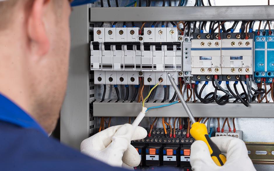 électricien dans le bâtiment Paris 12