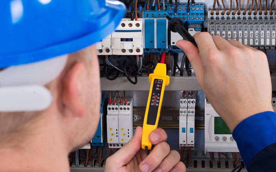 électricien dans le bâtiment Paris 12